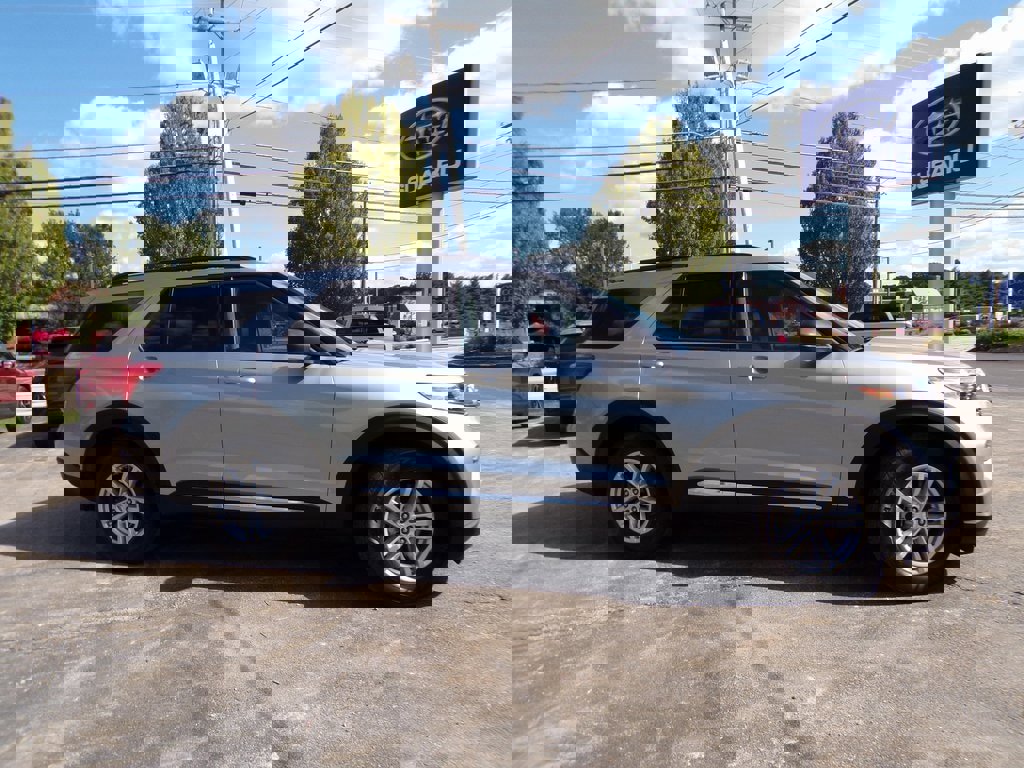 Used 2020 Ford Explorer XLT w/ Equipment Group 202A image 5