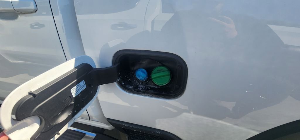 Used 2025 Chevrolet Silverado 2500 LT w/ Convenience Package image 12