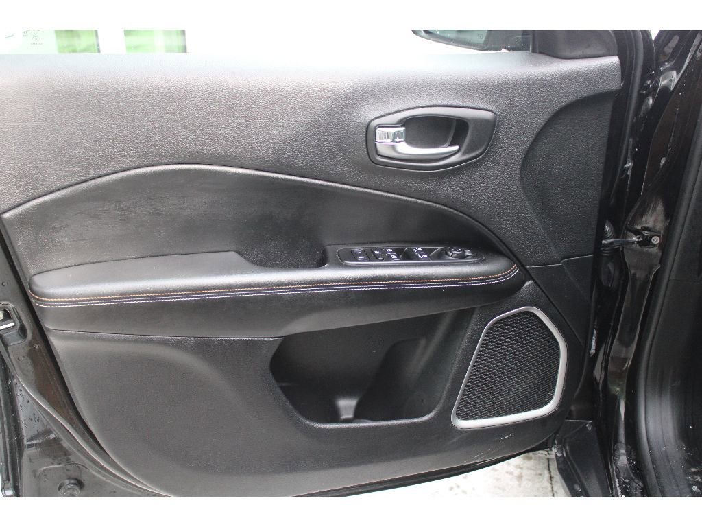 Used 2018 Jeep Compass Latitude w/ Cold Weather Group image 7