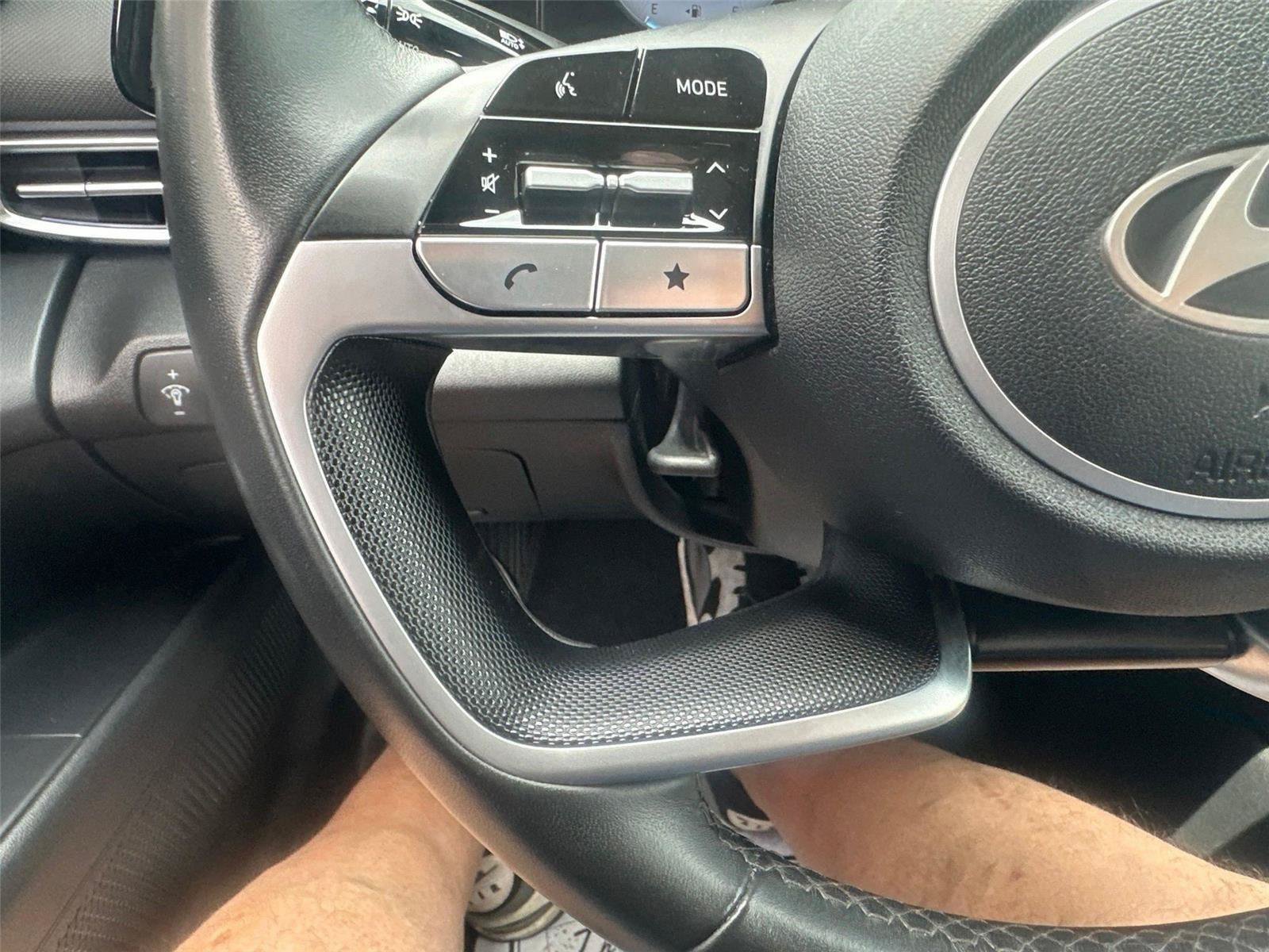 Used 2025 Hyundai Elantra SEL FWD image 23