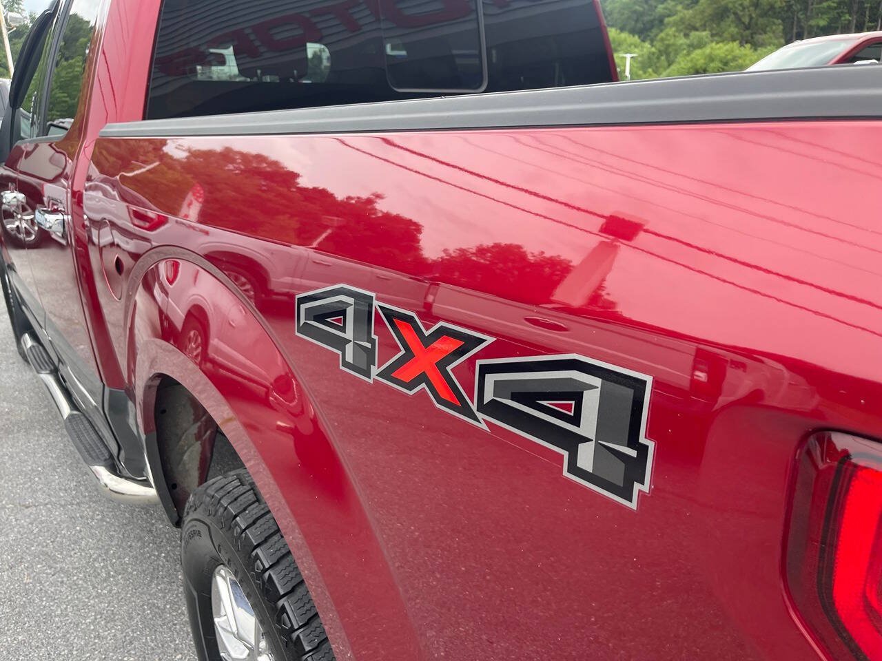 Used 2015 Ford F150 XLT w/ Equipment Group 302A Luxury AWD/4WD image 13