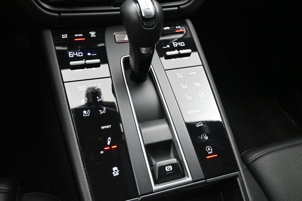 Certified 2024 Porsche Macan S AWD/4WD image 13