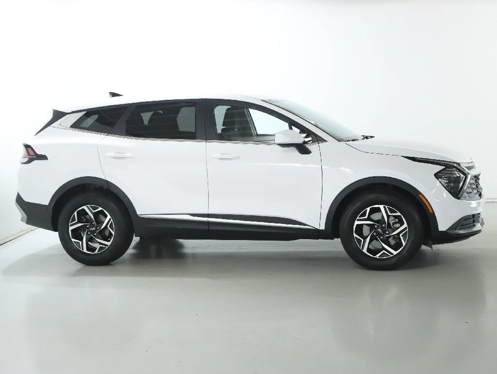 Used 2025 Kia Sportage LX FWD image 11