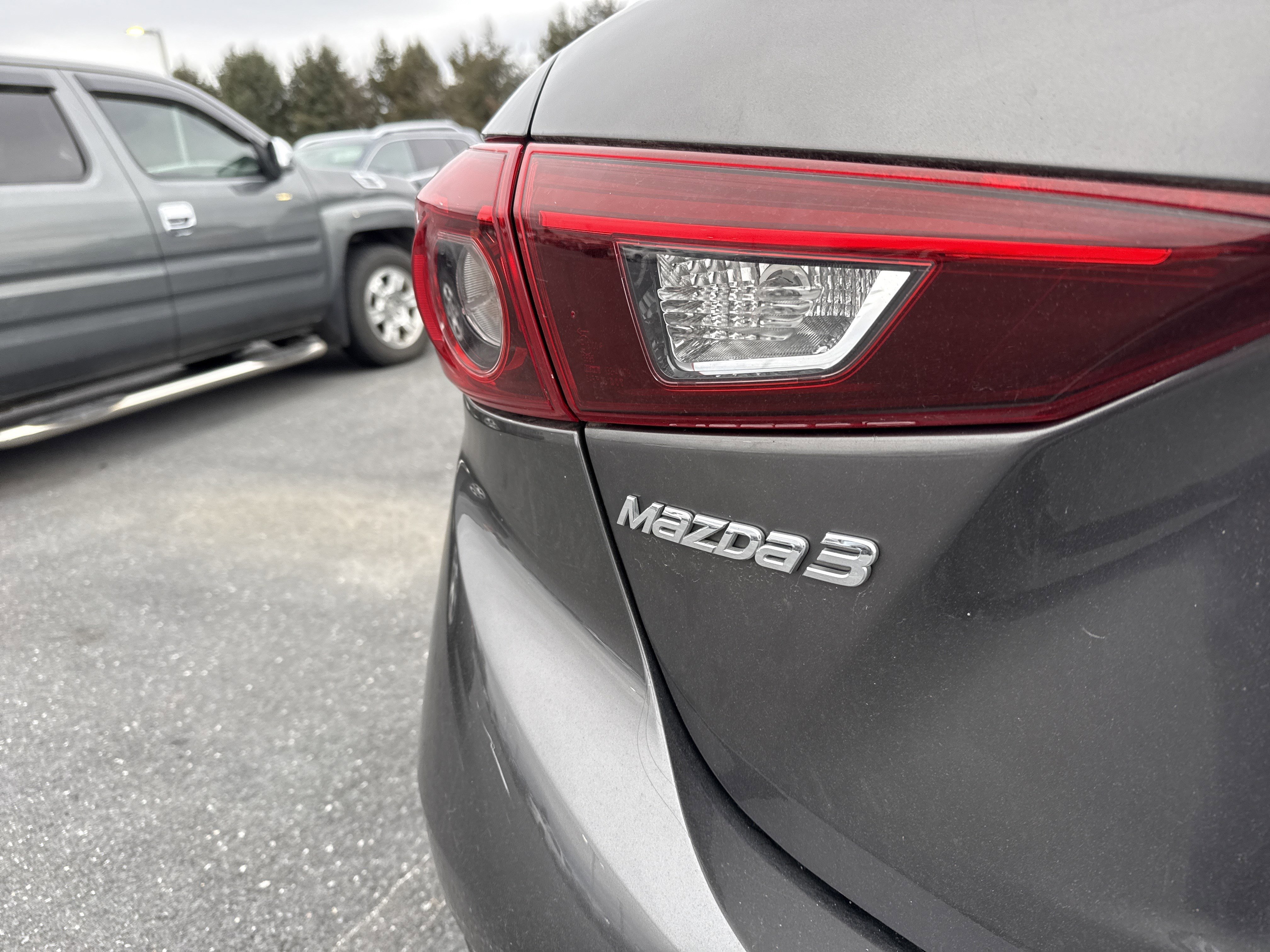 Used 2017 MAZDA MAZDA3 Touring image 8