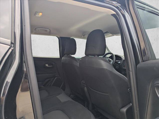 Used 2023 Jeep Renegade Latitude AWD/4WD image 14