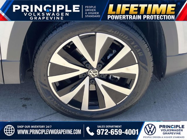 Used 2023 Volkswagen Taos SE FWD image 3