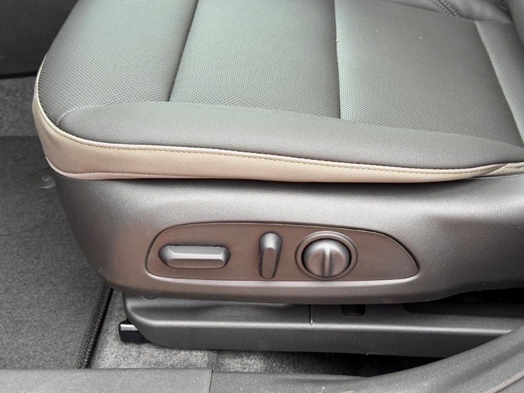 New 2026 Chevrolet Trax ACTIV w/ Sunroof Package FWD image 11