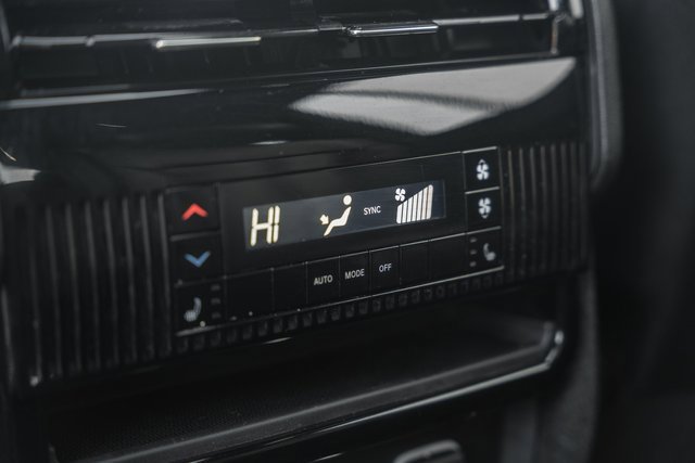 Used 2022 Jeep Wagoneer Series III w/ Premium Group I image 40