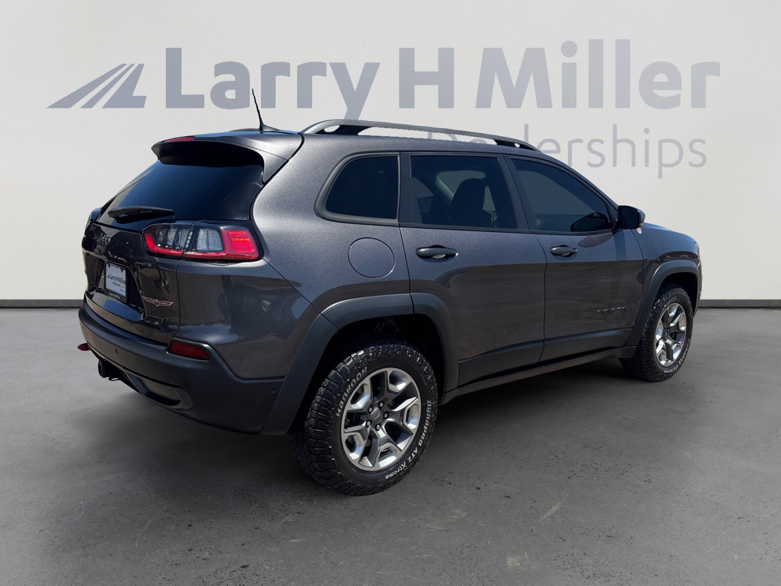 Used 2019 Jeep Cherokee Trailhawk AWD/4WD image 5