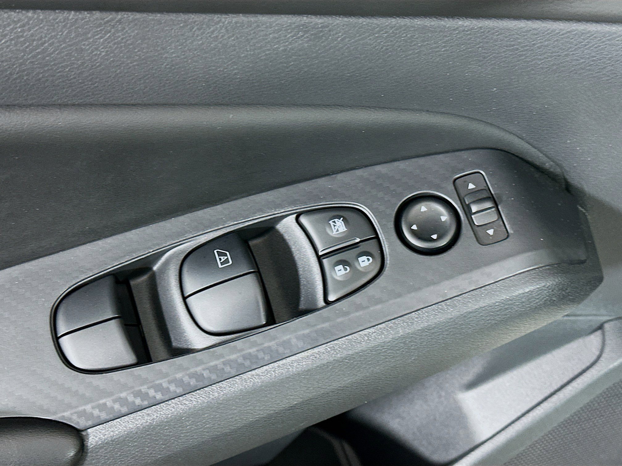 Used 2025 Nissan Altima 2.5 S FWD image 15