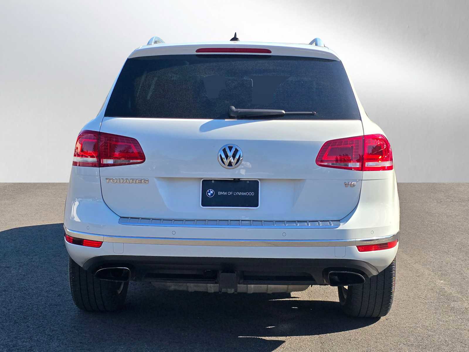 Used 2016 Volkswagen Touareg Executive AWD/4WD image 4