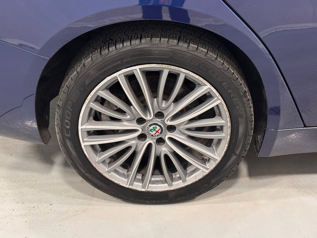 Used 2017 Alfa Romeo Giulia Ti w/ Lusso Package image 33