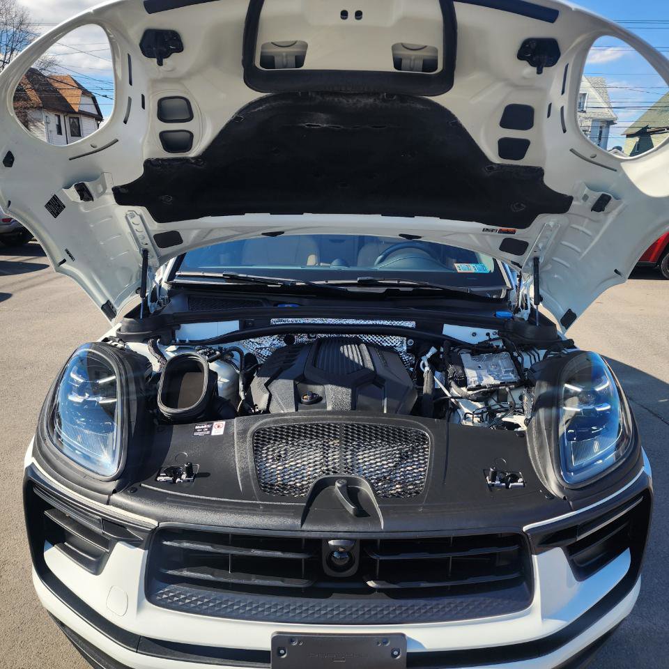 Used 2025 Porsche Macan image 18