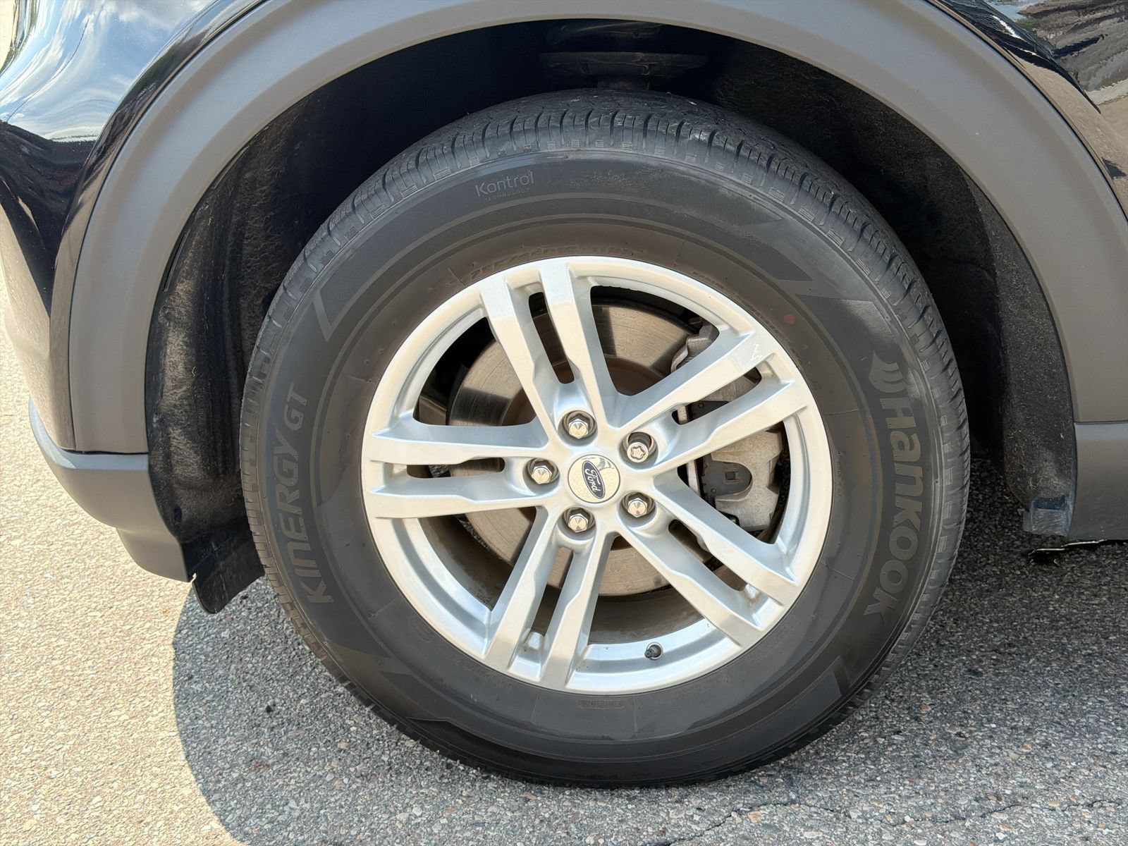 Used 2023 Ford Explorer XLT AWD/4WD image 16