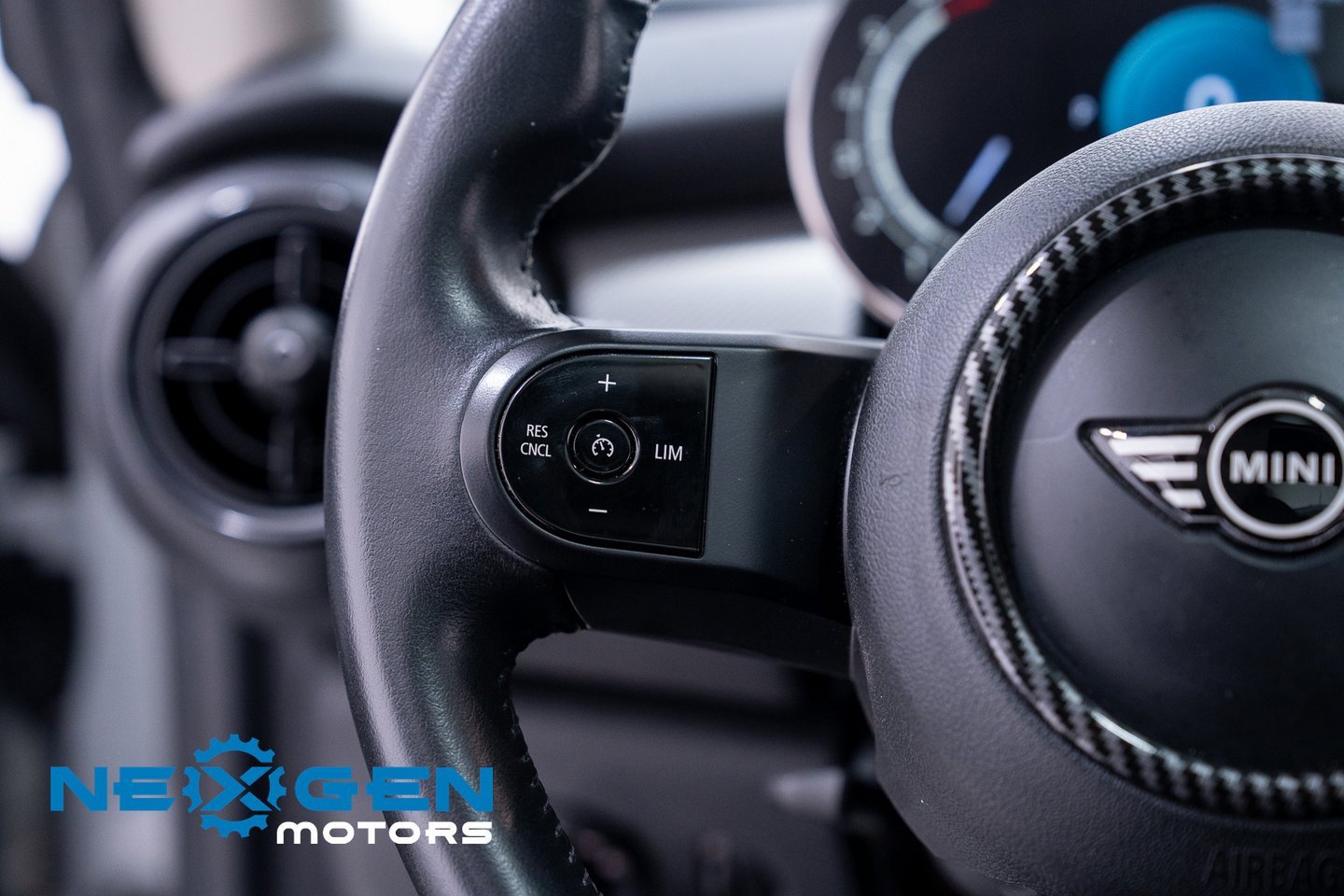 Used 2023 MINI Cooper 2-Door Hardtop image 18