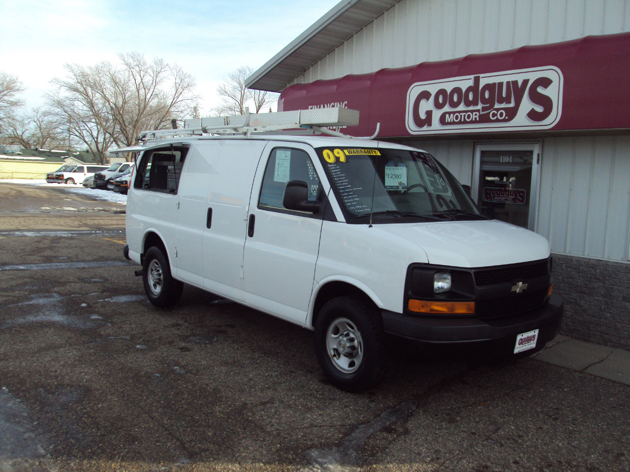 Used 2009 Chevrolet Express 2500 image 3