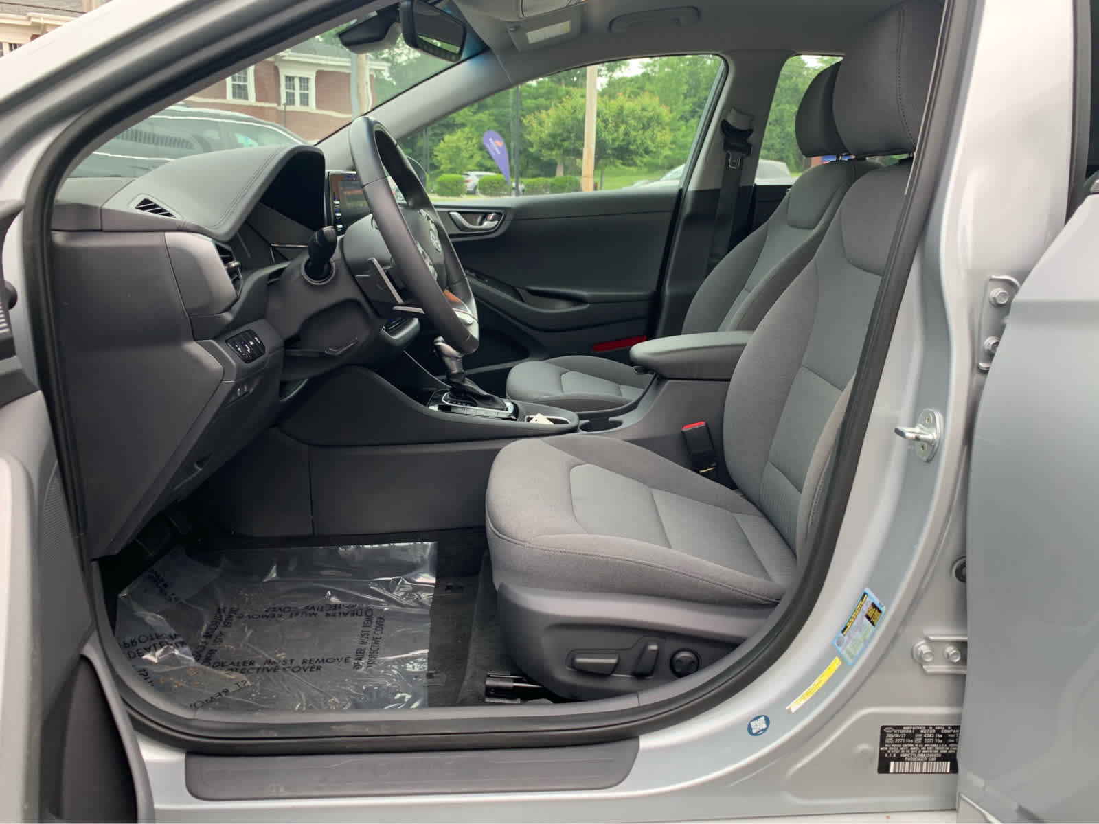 Used 2021 Hyundai Ioniq SEL FWD image 11
