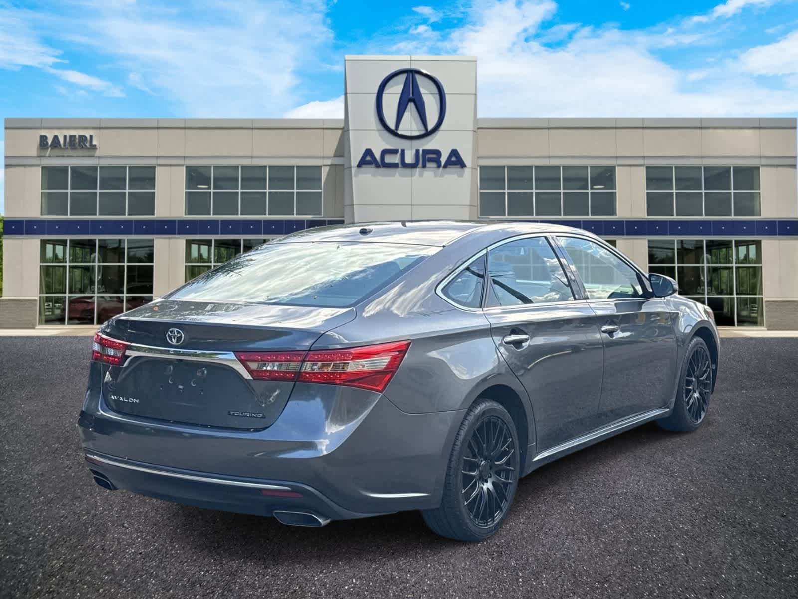 Used 2016 Toyota Avalon Touring FWD image 5