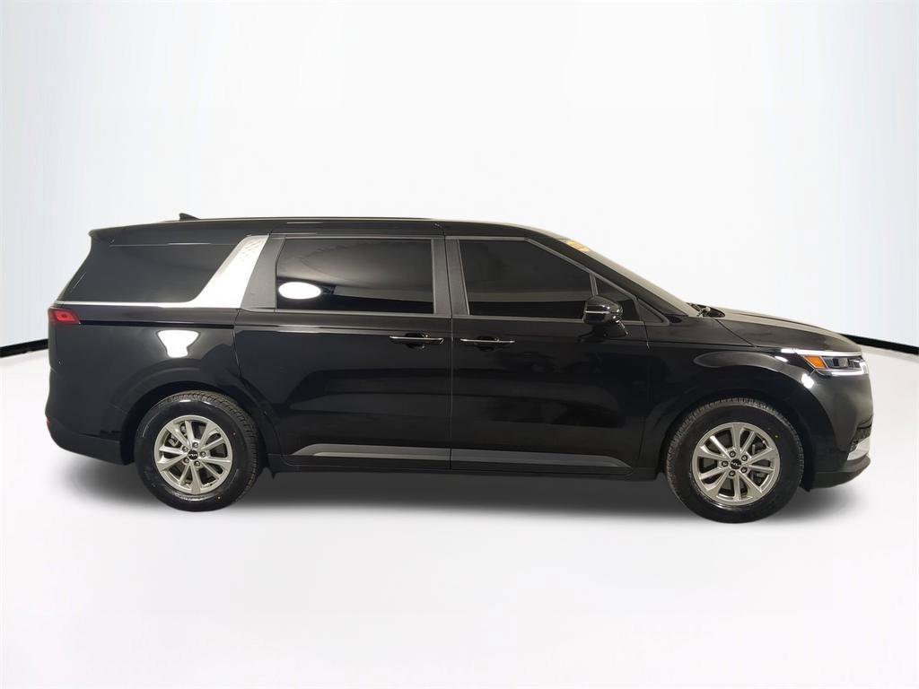 Used 2024 Kia Carnival LX image 4
