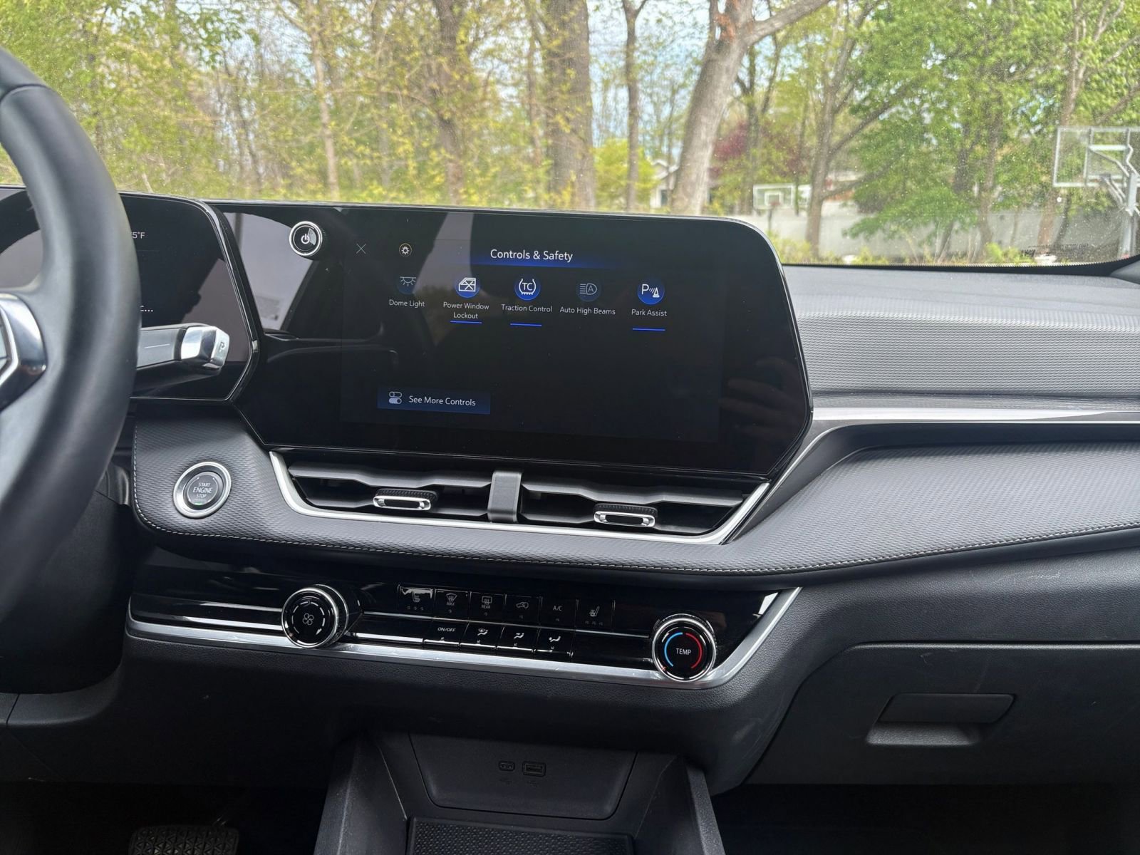 Used 2025 Chevrolet Equinox LT FWD image 17