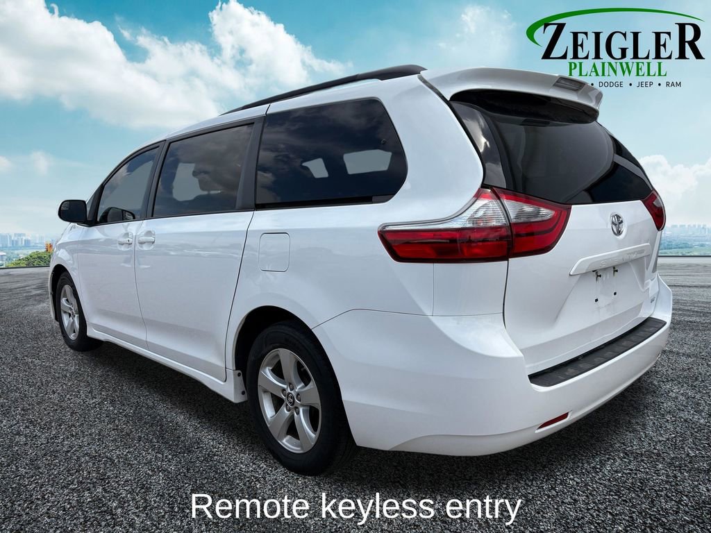 Used 2018 Toyota Sienna LE FWD image 3
