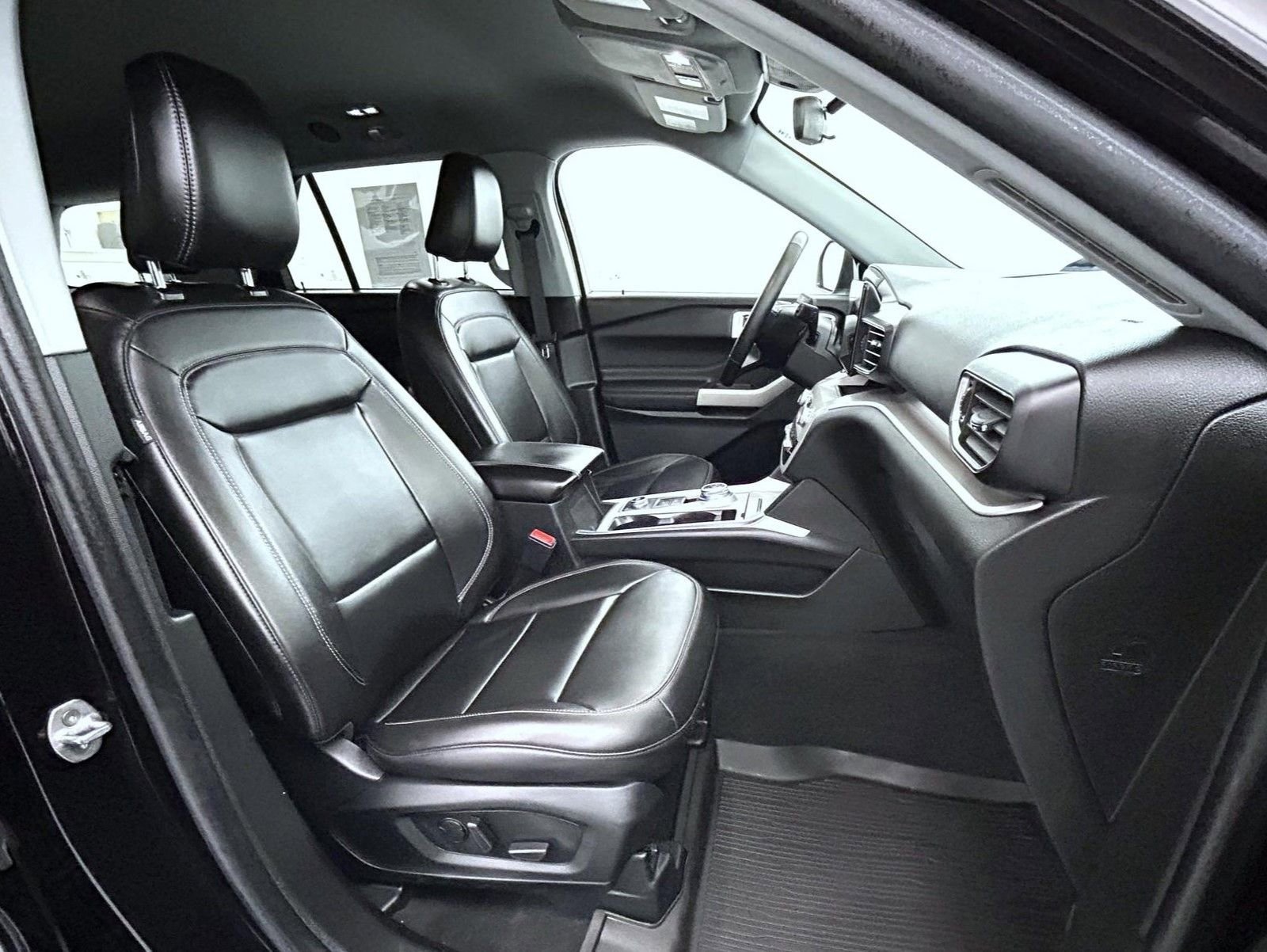 Used 2023 Ford Explorer XLT image 15