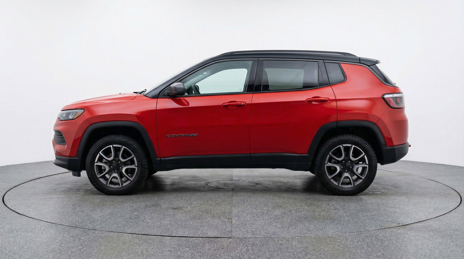 Used 2025 Jeep Compass Trailhawk image 5