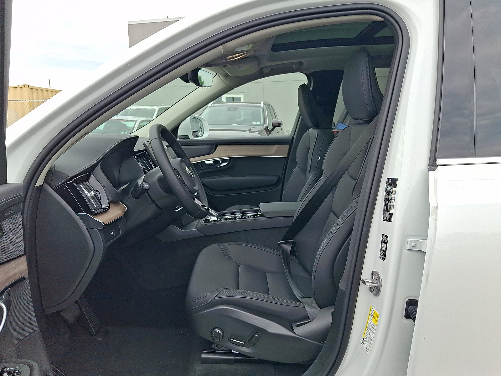 New 2027 Volvo XC90 B6 Plus AWD/4WD image 11