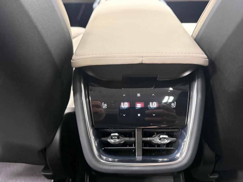 Used 2025 Volvo EX90 Ultra AWD/4WD image 34