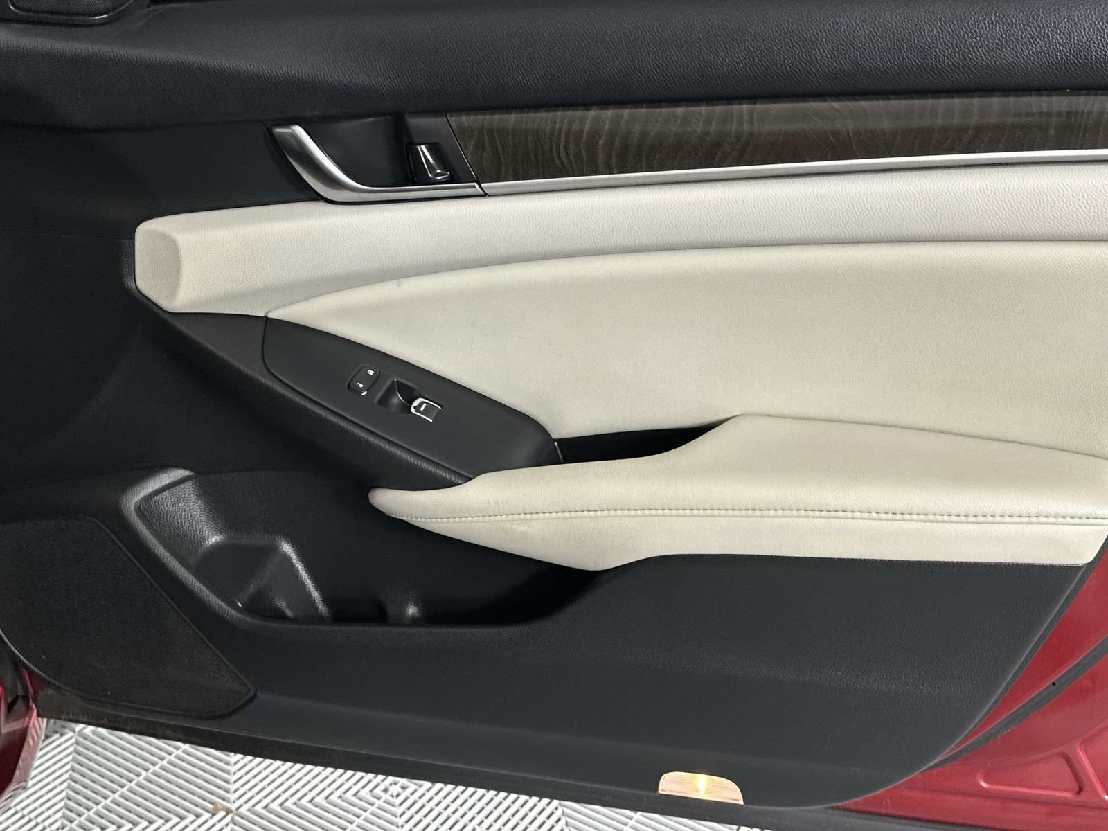 Used 2020 Honda Accord Touring image 31