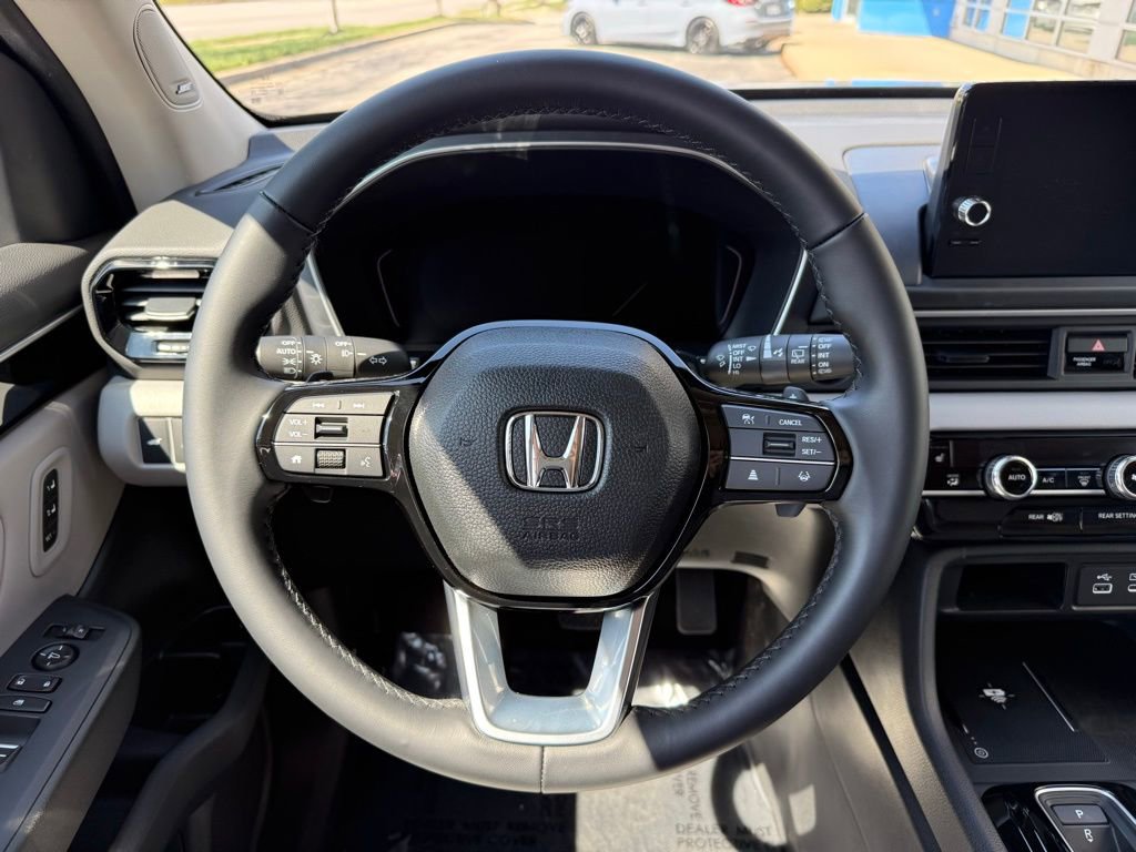 Used 2025 Honda Pilot Touring image 20