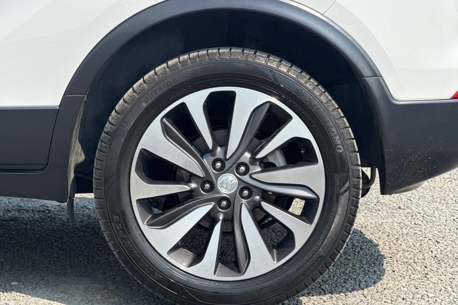 Used 2018 Buick Encore Essence FWD image 43