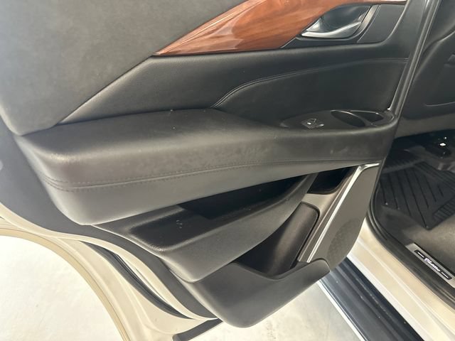 Used 2019 Cadillac Escalade Luxury AWD/4WD image 23