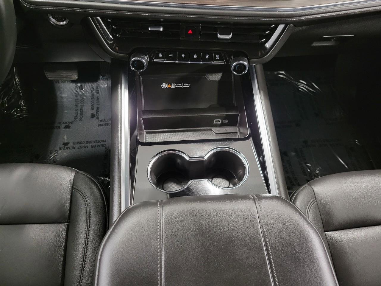 Used 2025 Chevrolet Suburban Z71 AWD/4WD image 17