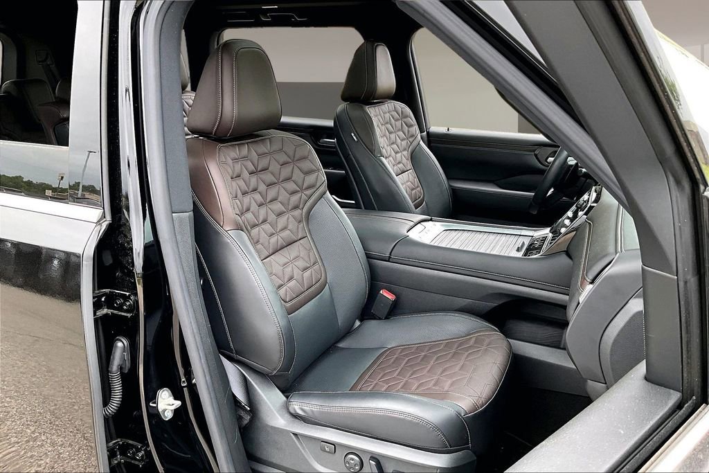 Used 2025 Nissan Armada Platinum Reserve AWD/4WD image 7
