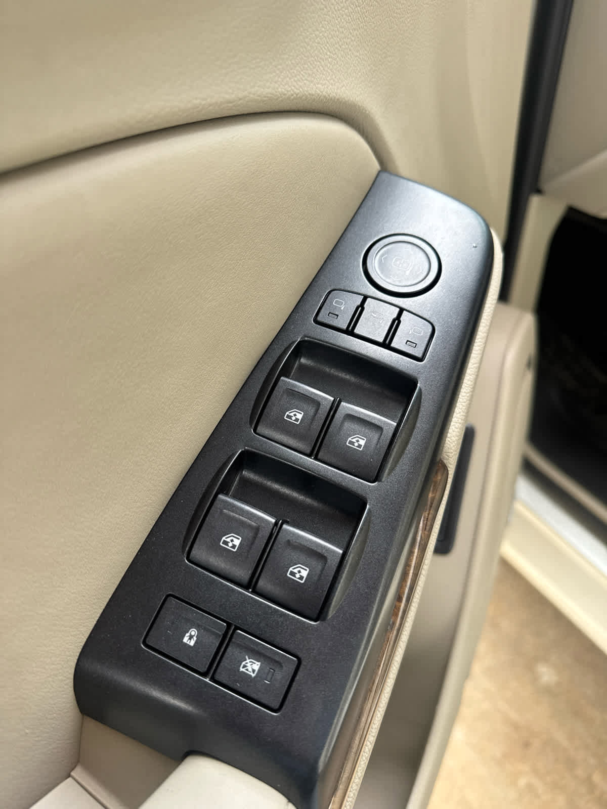 Used 2015 GMC Yukon Denali w/ Touring Package image 8