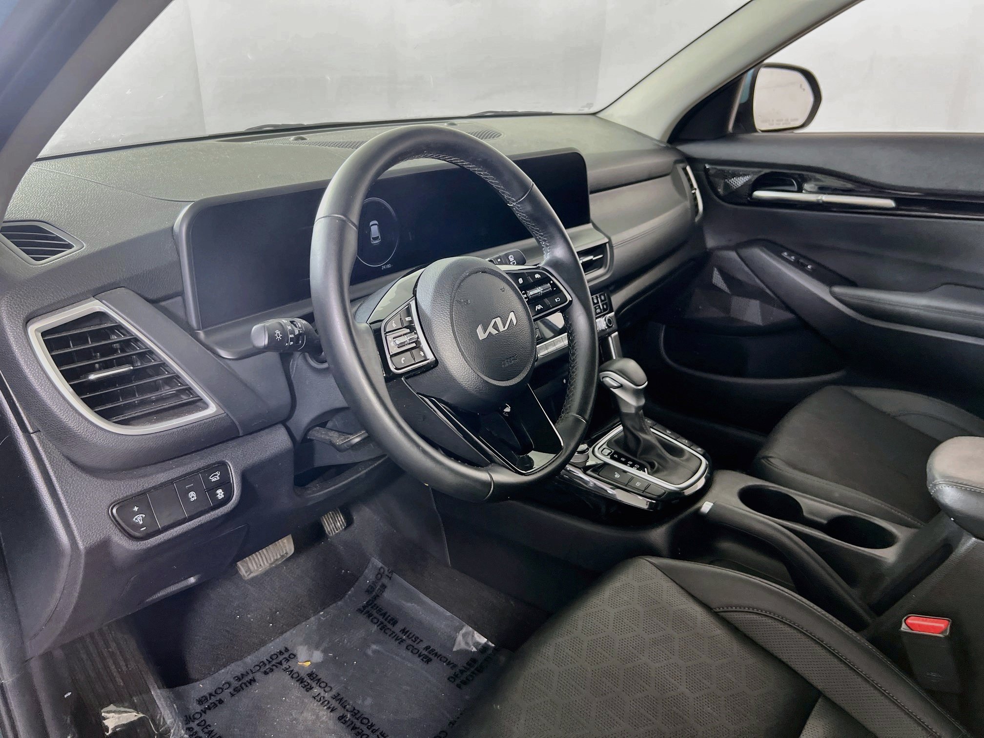 Used 2025 Kia Seltos EX AWD/4WD image 9