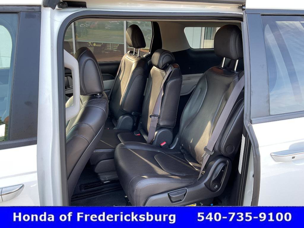 Used 2024 Kia Carnival LX FWD image 24