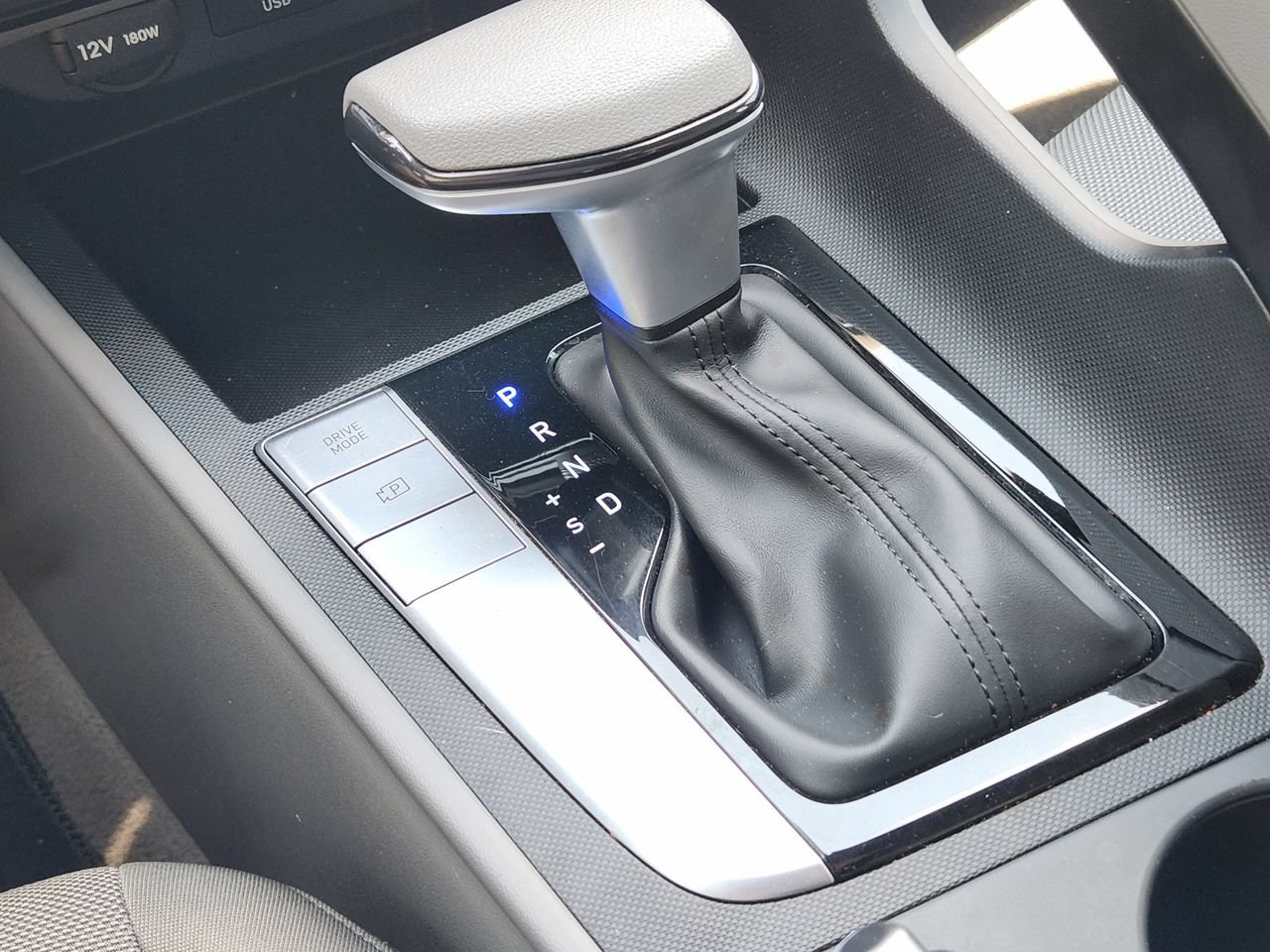 Certified 2025 Hyundai Elantra SE FWD image 18