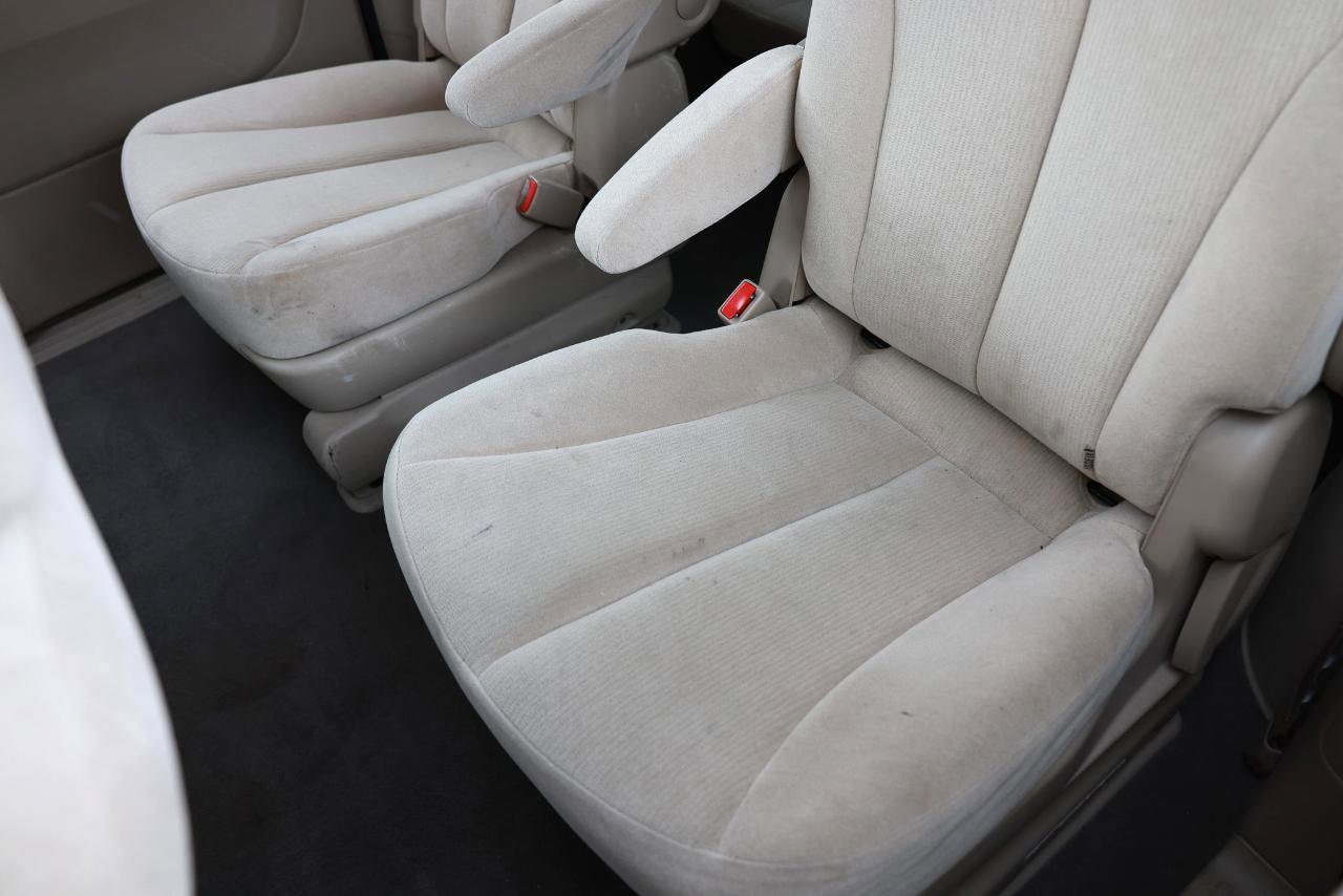 Used 2008 Kia Sedona LX image 10