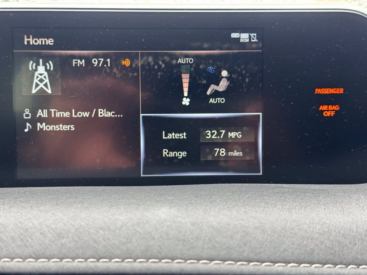 Used 2022 Lexus UX 200 w/ Premium Package FWD image 9