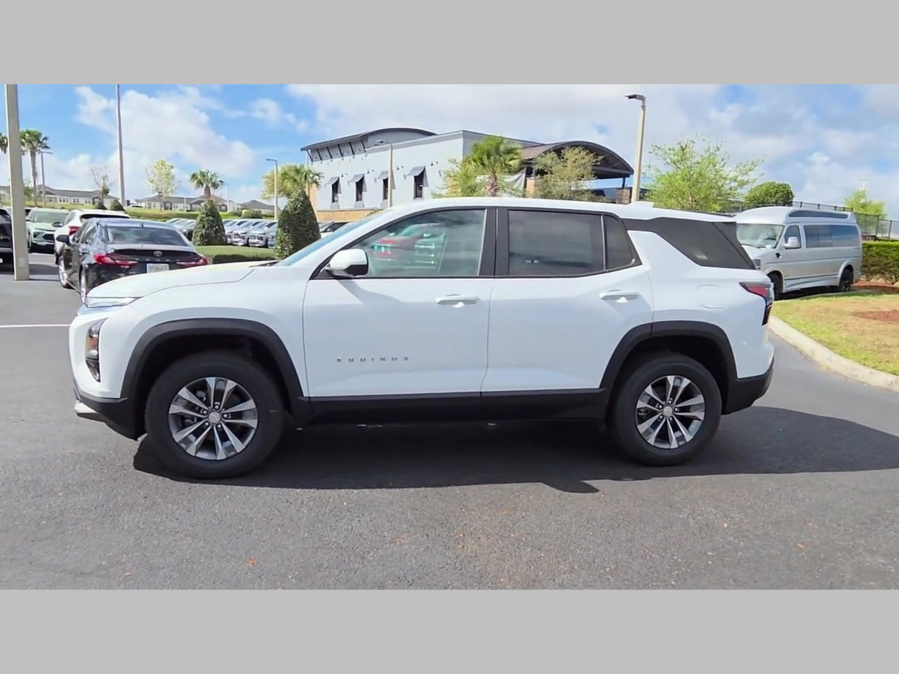 New 2026 Chevrolet Equinox LT w/ Convenience Package II FWD image 16