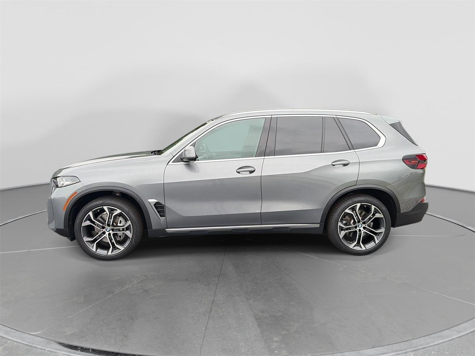Certified 2024 BMW X5 sDrive40i RWD image 2