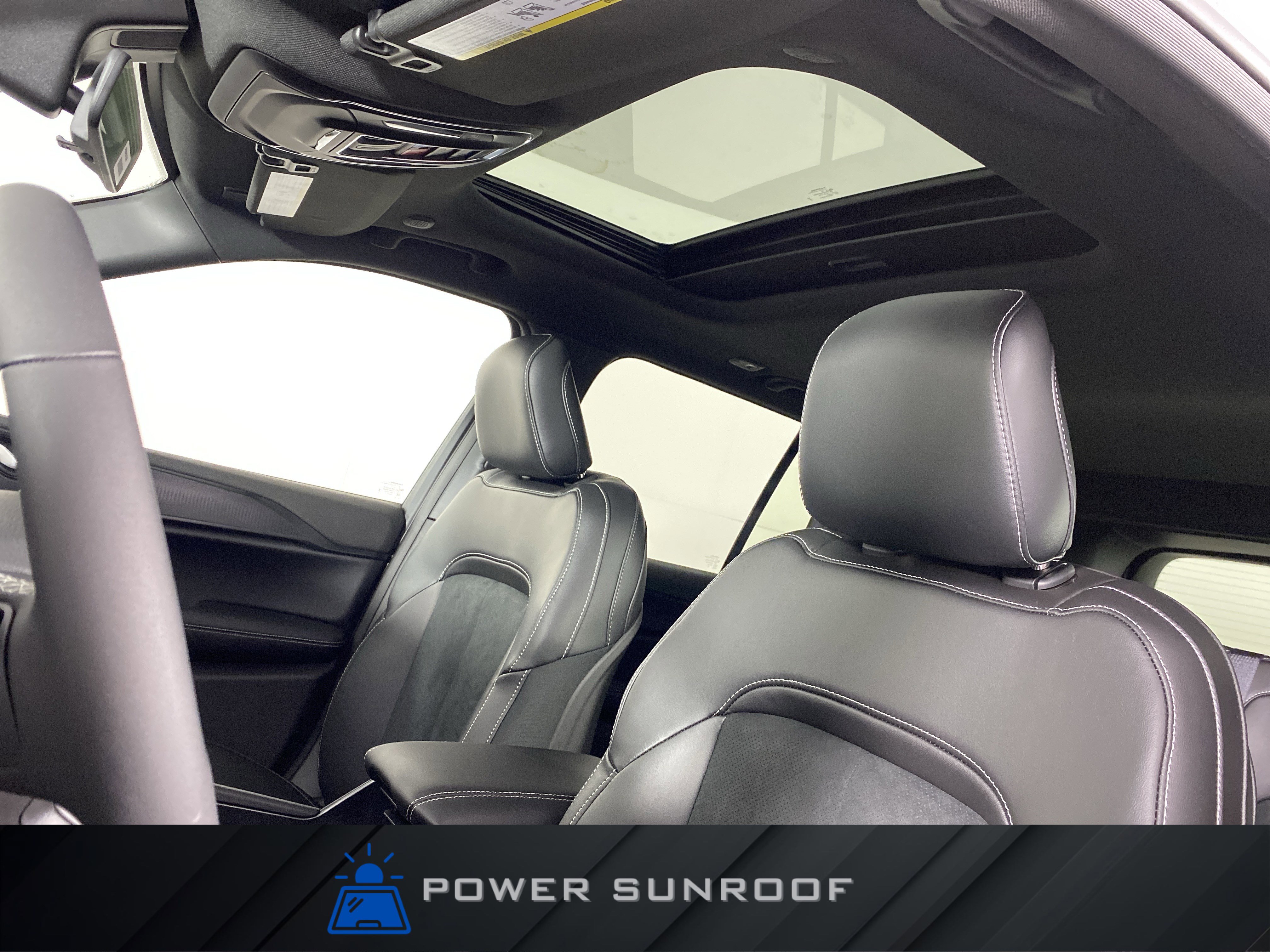 New 2025 Jeep Grand Cherokee Altitude image 2