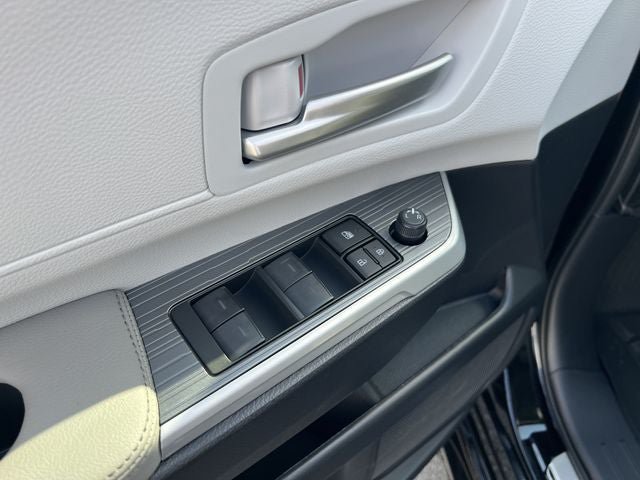 New 2026 Toyota Sienna XLE FWD image 11