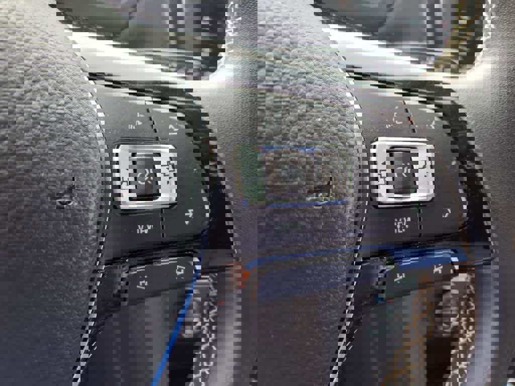 Used 2021 Volkswagen Tiguan SE image 22