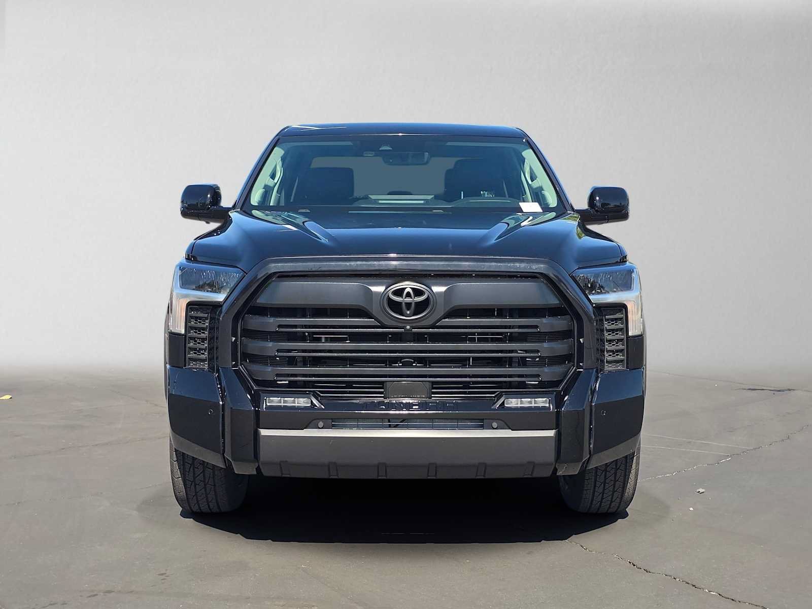 Used 2024 Toyota Tundra Limited AWD/4WD image 8