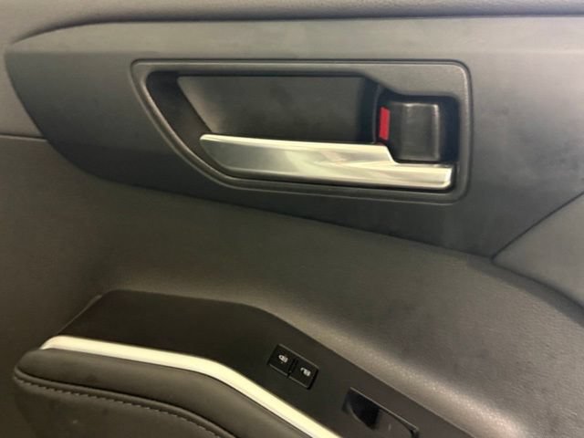 Used 2024 Toyota Highlander XSE FWD image 31