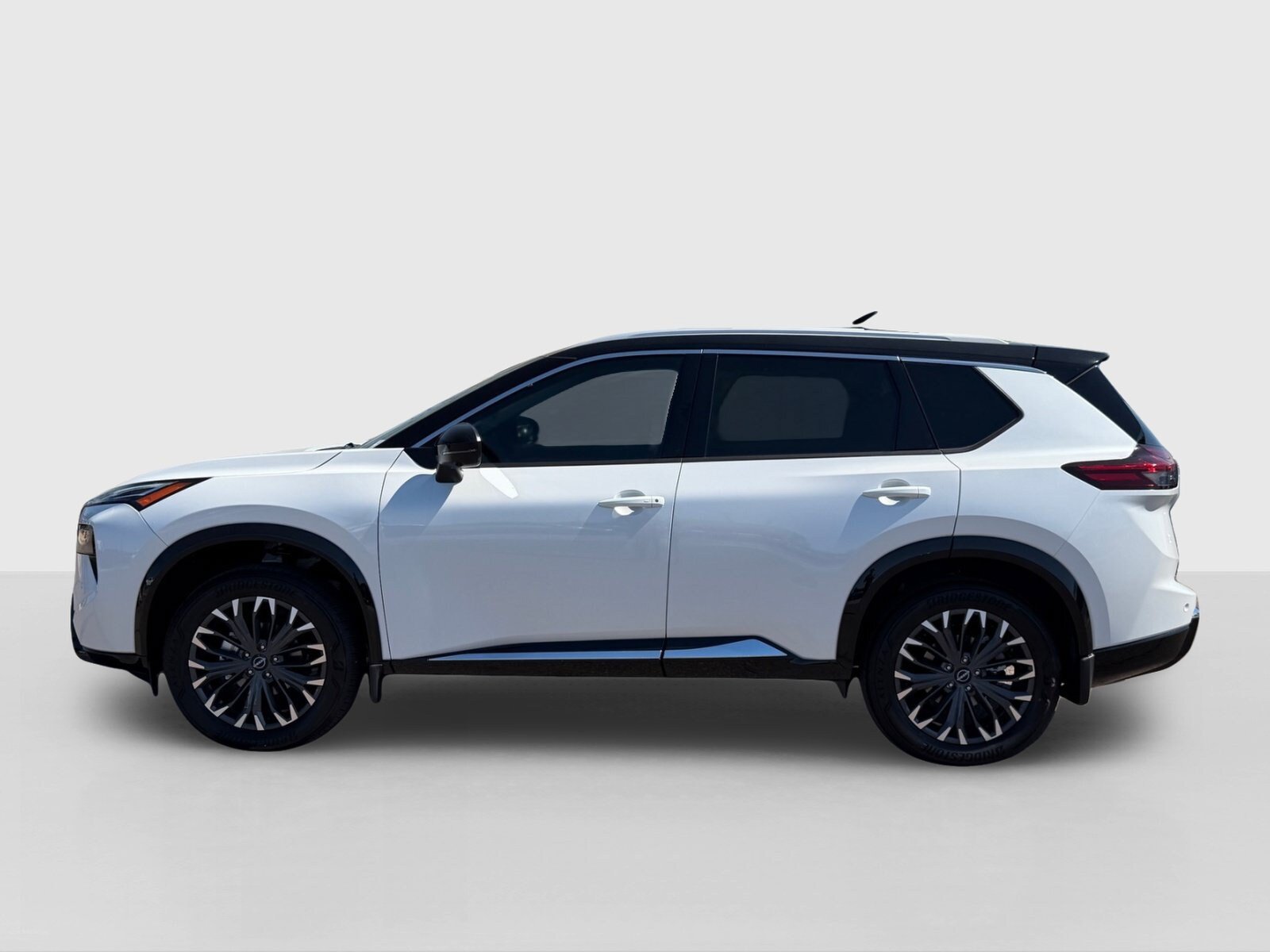 New 2026 Nissan Rogue Platinum AWD/4WD image 2