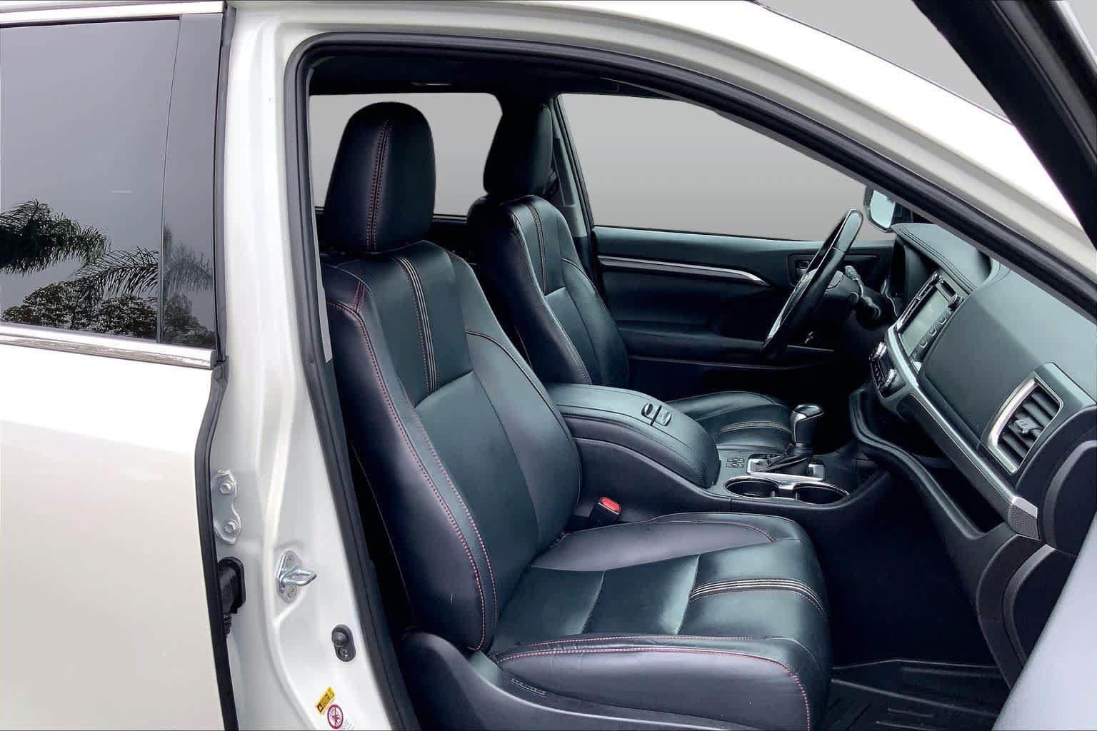 Used 2019 Toyota Highlander SE FWD image 8